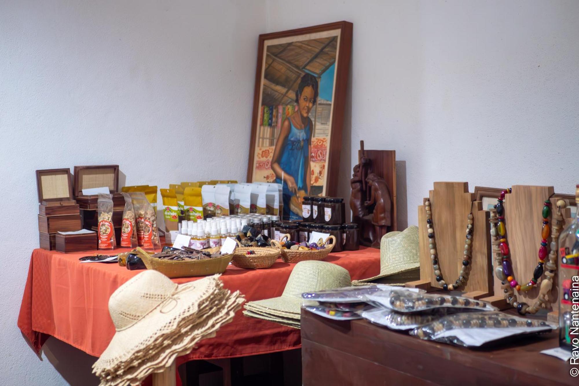 Olympe De Bemaraha Hotel Bekopaka Kültér fotó